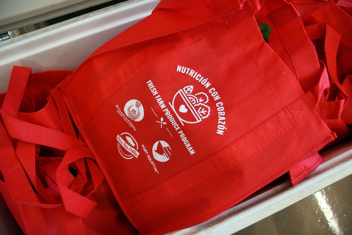 El_Centro_FQHC's tweet photo. Nutricion con Corazón - Programa de Productos Agrícolas Frescos de El Centro combate la obesidad infantil a través de educación nutricional, vegetales frescos y experiencias centradas en alimentos saludables con nuestros colaboradores @FincaTresRobles > https://t.co/zhinY6Q2A7 https://t.co/JVMqfkhfnI