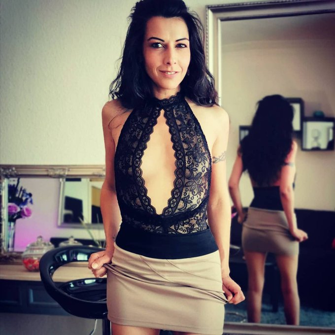 Lou Charmelle’s pics and videos