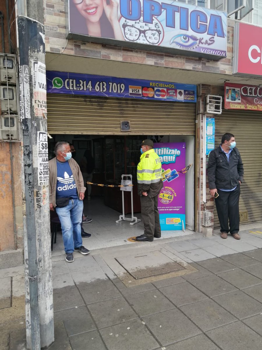 AlcaldiadeBosa's tweet photo. En equipo con @PoliciaBogota, hacemos un llamado al sector del comercio NO ESENCIAL a cumplir las medidas.
Sabemos que la #CuarentenaGeneral es un reto, pero si nos comprometemos, salvaremos vidas.
Tú decides #SerPacienteOUnPaciente https://t.co/vD187MEYal