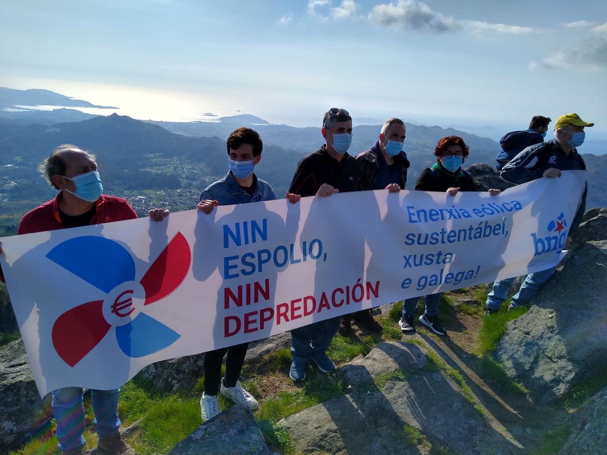 GalizaNovaVigo's tweet photo. 🧗‍♀️ Hoxe subimos, xunto á Comunidade de Montes de Vincios, á Serra do Galiñeiro para defender que neste monte non se instalará parque eólico algún

🍃 O Galiñeiro é un monte que ten unha grande importancia na nosa comarca desde o punto de vista ambiental e partrimonial 👇 https://t.co/mhh4ZSKkTe