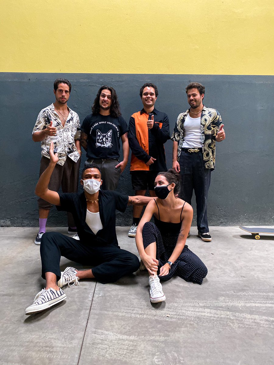 Martinsp_'s tweet photo. Só postando isso aqui, pra falar uma coisa:
Não desistam dos seus sonhos!
Um dia eu sonhei em ser stylist do @lagumoficial e olha onde eu tô!
É so isso mesmo!
Vai lá ver meu trabalho e da @_taisribeiro que tá lindo 🥺🤩✨ #eemp https://t.co/43ZeN9nV6t