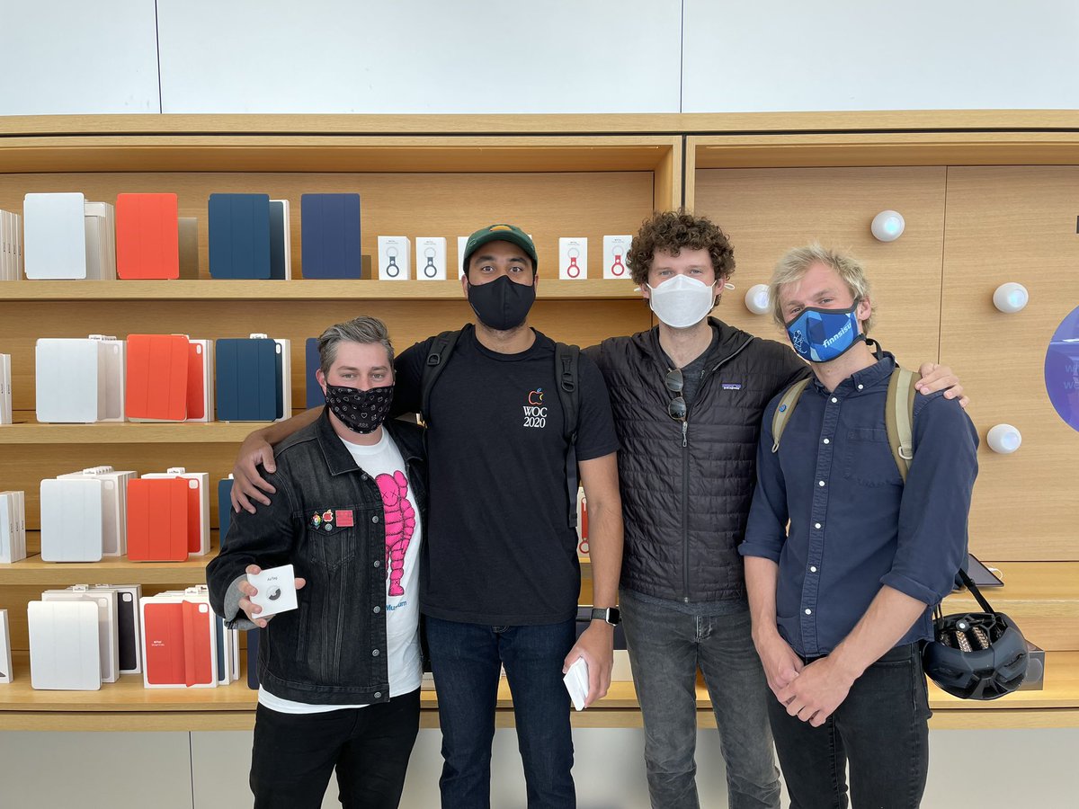 tomerdmann's tweet image. Went with a few folks from the team to see AirTag out in the world 🥳