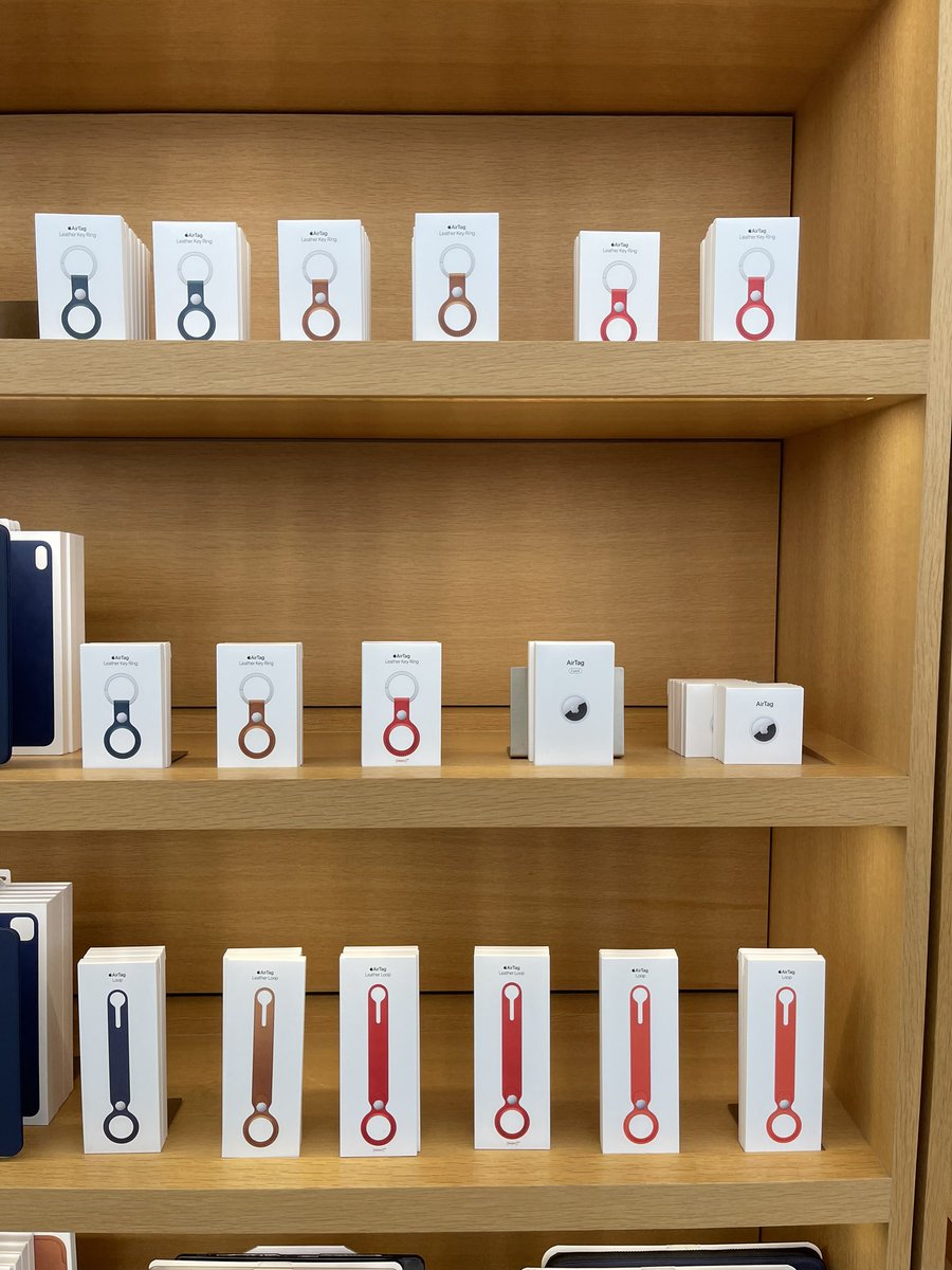 tomerdmann's tweet image. Went with a few folks from the team to see AirTag out in the world 🥳