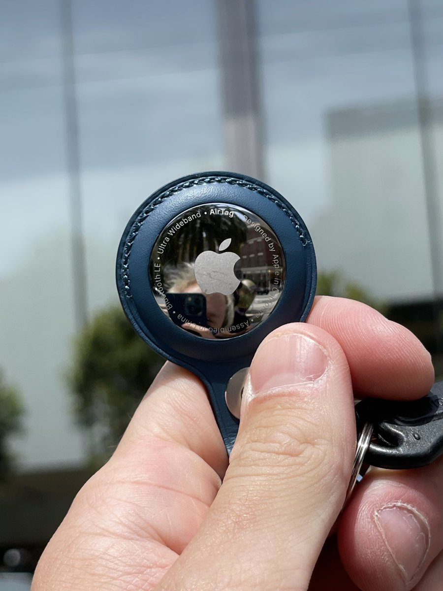 tomerdmann's tweet image. Went with a few folks from the team to see AirTag out in the world 🥳