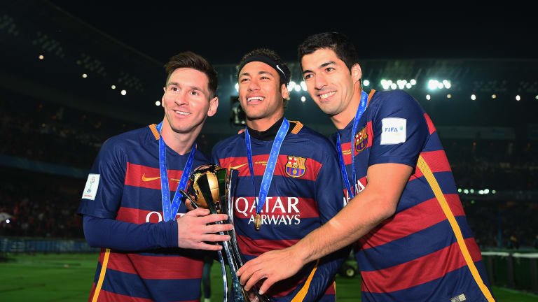 Pour terminer en beauté quand même, le club remportera deux autres trophées fin 2015 : Supercoupe d’Europe et CDM des clubs et Messi remportera logiquement son 5ème Ballon d’or