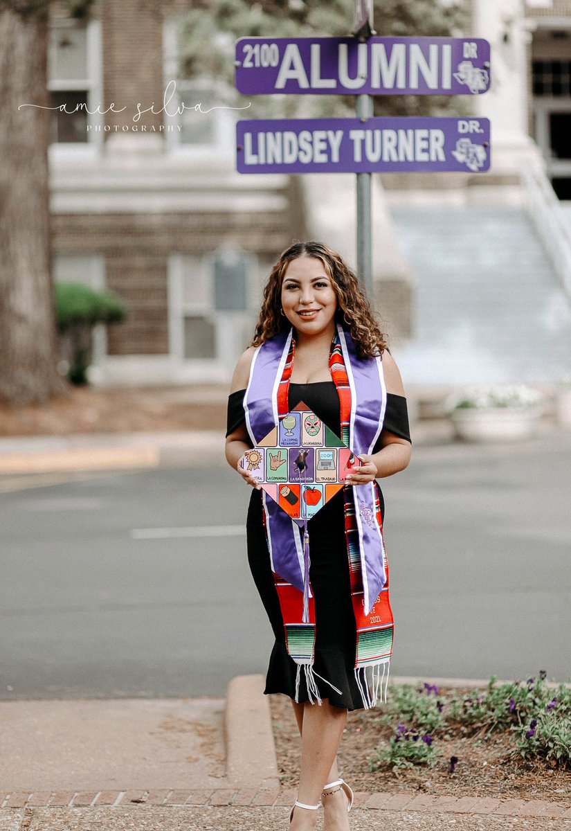 BWear03's tweet photo. So happy I was able to design her grad cap. Congrats to the all graduates! 🎓2️⃣1️⃣  #classof2021 

#BWear 🦁 https://t.co/AWKQ0FjzRM