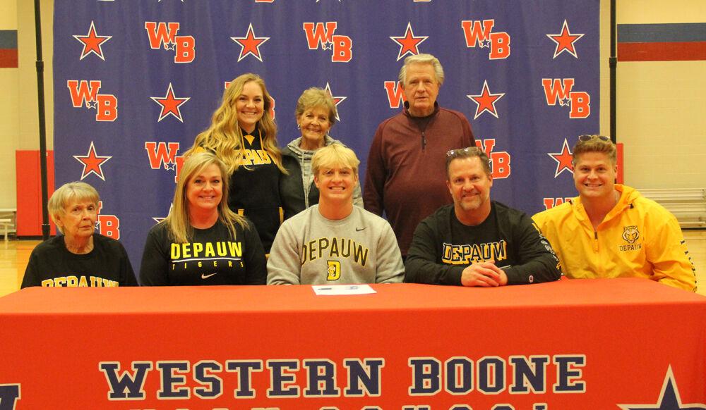Will_Willems's tweet photo. Marsh signs with DePauw to continue football career https://t.co/GEYzWyPTlP https://t.co/ydNvI0FAFw