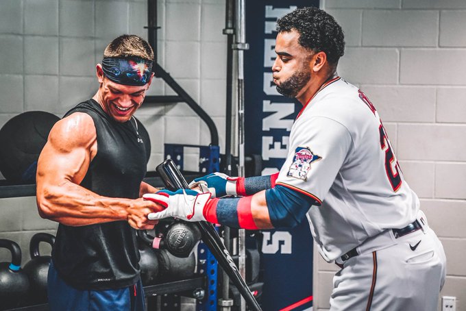 E0QmYDQWQAQvcic?format=jpg&name=small