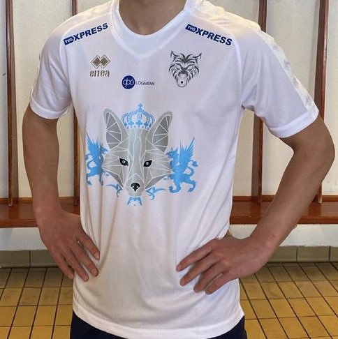 birgirbent's tweet photo. @hrafnkellfreyr Vil heyra virt samtal í næsta helgaruppgjöri um þessar treyjur. Fallegustu treyjur fótboltans í dag 🐺 https://t.co/INMAJNtfhx