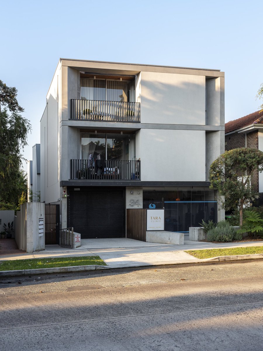 PeterMcGSyd's tweet photo. #CurlewisStreet #Bondi 3 apartments, 1 shop and 3 north facing townhouses with courtyards . Compact living.  With @wesgrunsell 📷 @tfadtomferguson #Sydney #apartments #townhouses #housing #architecture #missingmiddle #mediumdensity https://t.co/OWr2u1IbTS