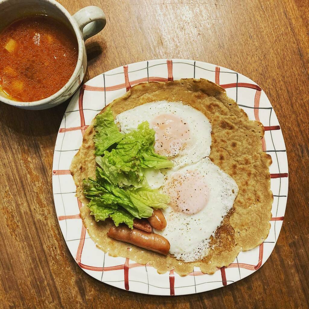 <a href="/oatisans/">Oatisans</a> Oatcake for breakfast.
I love it.

名古屋タカシマヤ英国展でお会いしたOatisansのオーツケーキ。恥ずかしながら今まで食べたことなかったんです。美味しい。

#mlpshop #midwinterpottery #oatcake #oatcakes instagr.am/p/COTuWDXMVwo/