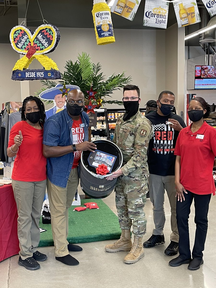 DrewskiQB's tweet photo. Celebrating the Robins Express/Gas opening!! @ExchangeAssoc @ExchangePAO https://t.co/cfrx2YED36