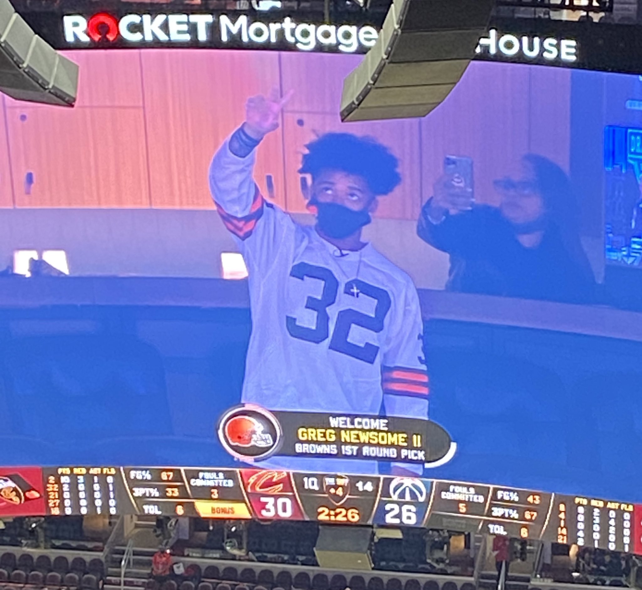 McNeil on Twitter "THUNDEROUS APPLAUSE FOR BROWNS FIRST ROUND PICK