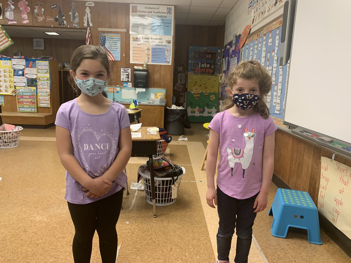 In honor of #MonthOfTheMilitaryChild <a href="/GrundyAve/">𝔾𝕣𝕦𝕟𝕕𝕪 𝔸𝕧𝕖</a> students wore Purple today to recognize and support the sacrifices made by so many military families. Thank you all for your service!
<a href="/SachemSchools/">Sachem Schools</a> #eaglepride #grundygreatness