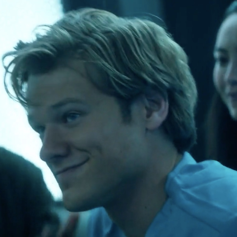 he is so in love please #savemacgyver  #macriley