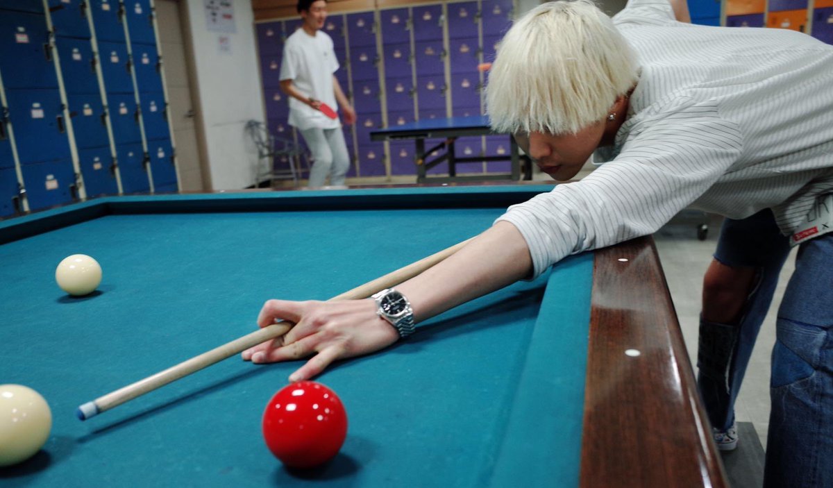 Reminder that Kang Seungyoon was a regional billiard representative when he was still an active athlete, before he became a singer and he could have gone actual pro had he pursued it. I think we can all agree that he looks the sexiest when he plays... A THREAD.  @official_yoon_