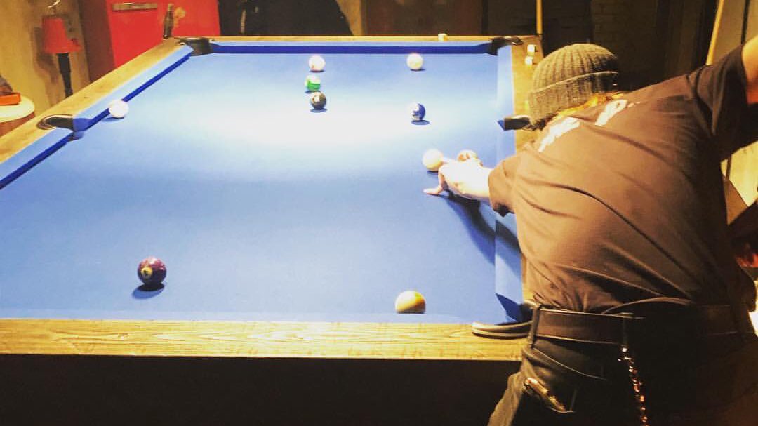 Reminder that Kang Seungyoon was a regional billiard representative when he was still an active athlete, before he became a singer and he could have gone actual pro had he pursued it. I think we can all agree that he looks the sexiest when he plays... A THREAD.  @official_yoon_