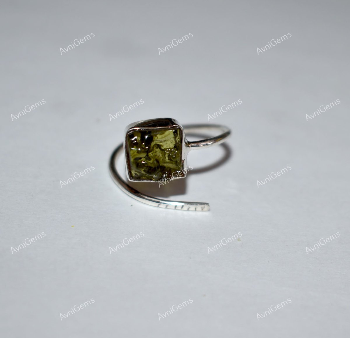 AvniGems's tweet photo. Moldavite Ring, only for 6 USD, check out the store ladies :)

https://t.co/T5bW5kRF8H https://t.co/gPfbcxY98i