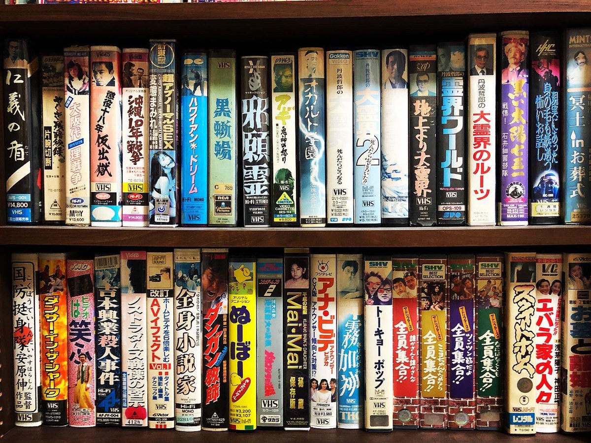 takuoman's tweet photo. VHSの棚整理しました✨
コレクションの一部です♪
#タクオのvhsコレクション #vhs #廃盤 #廃盤ビデオ #廃盤vhs https://t.co/Lr2ZA8VXEi