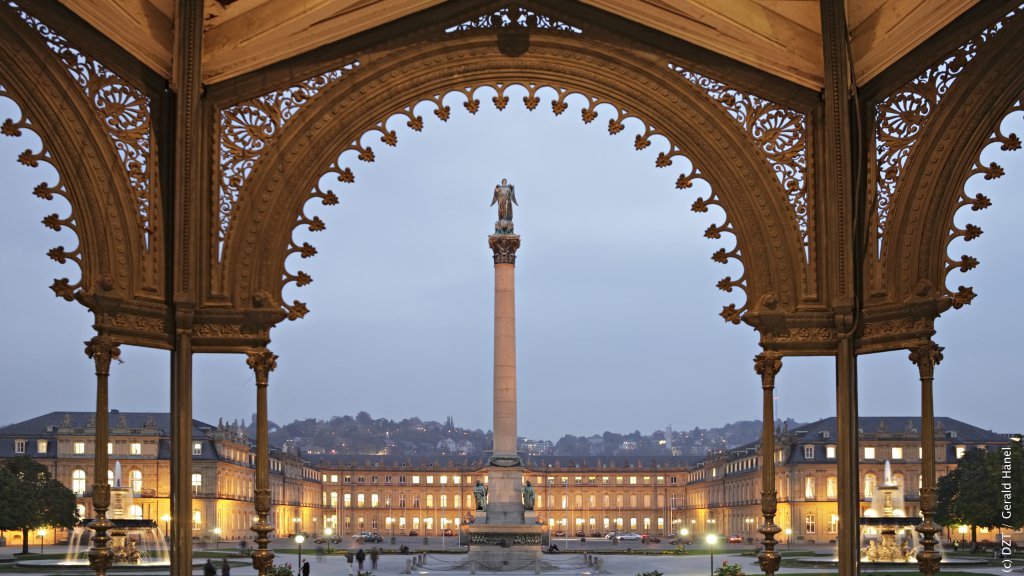 GermanyTravelJP's tweet photo. ダイムラーやボッシュなど大企業が拠点を置くシュトゥットガルト。
工業都市のイメージが強いですが、実はワイン生産も盛んです。
盆地になっている町を囲むようにワイン畑の丘が連なり、トロリンガーをはじめとする赤ワインの生産が主に行われています。
#DiscoverGermanyFromHome https://t.co/kHWOFTyudl