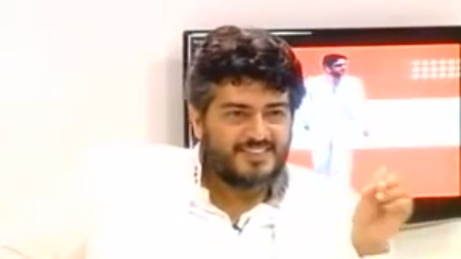 A short thread on the bonding between  #ThalaAjith &  #ThalapathyVIJAY ! Wish u a  #HBDThalaAjith   #Thalapathy65  #Valimai  @actorvijay in  #Master audio launch- Namma nanbar  #Ajith mari suit podlam& both in interviews, we're good friends VJ likes Ajith's Thannambikkai 