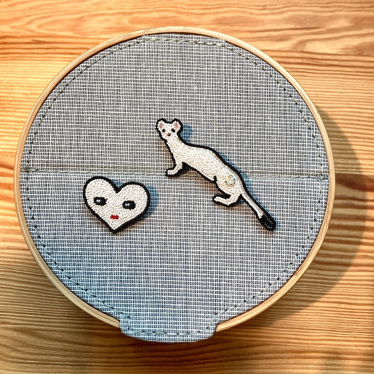 出会った時が……‼️】 #小林モー子 さんのブローチ 本日入荷しました