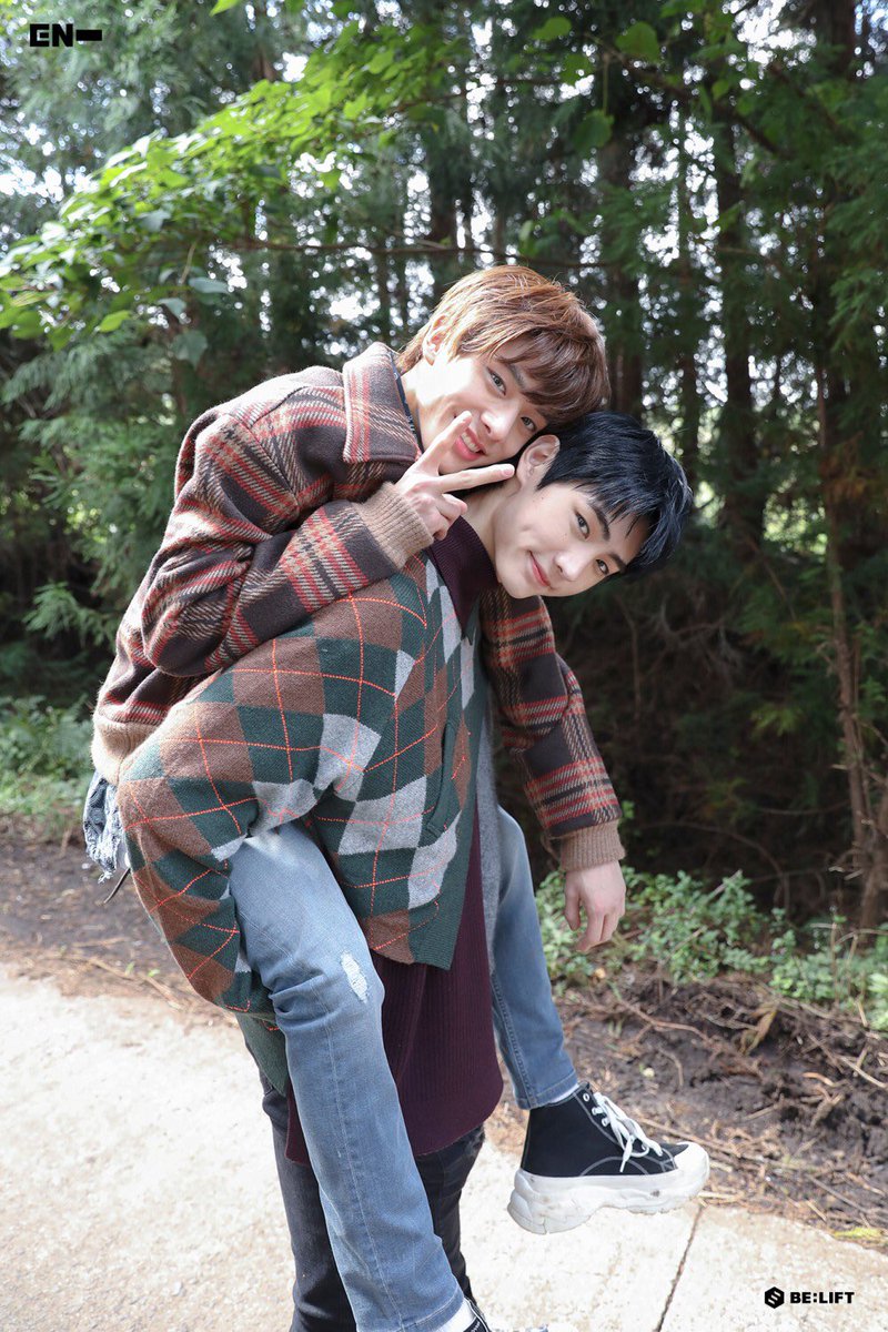 jake being piggbacked by sunghoon, one of my friends pls do this to me