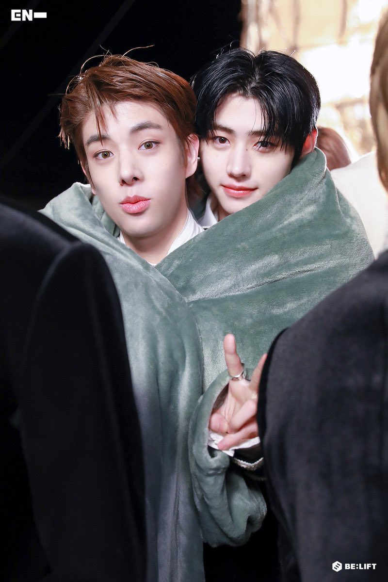 sunghoon and jake wrapped in the same towel, such cuties omg