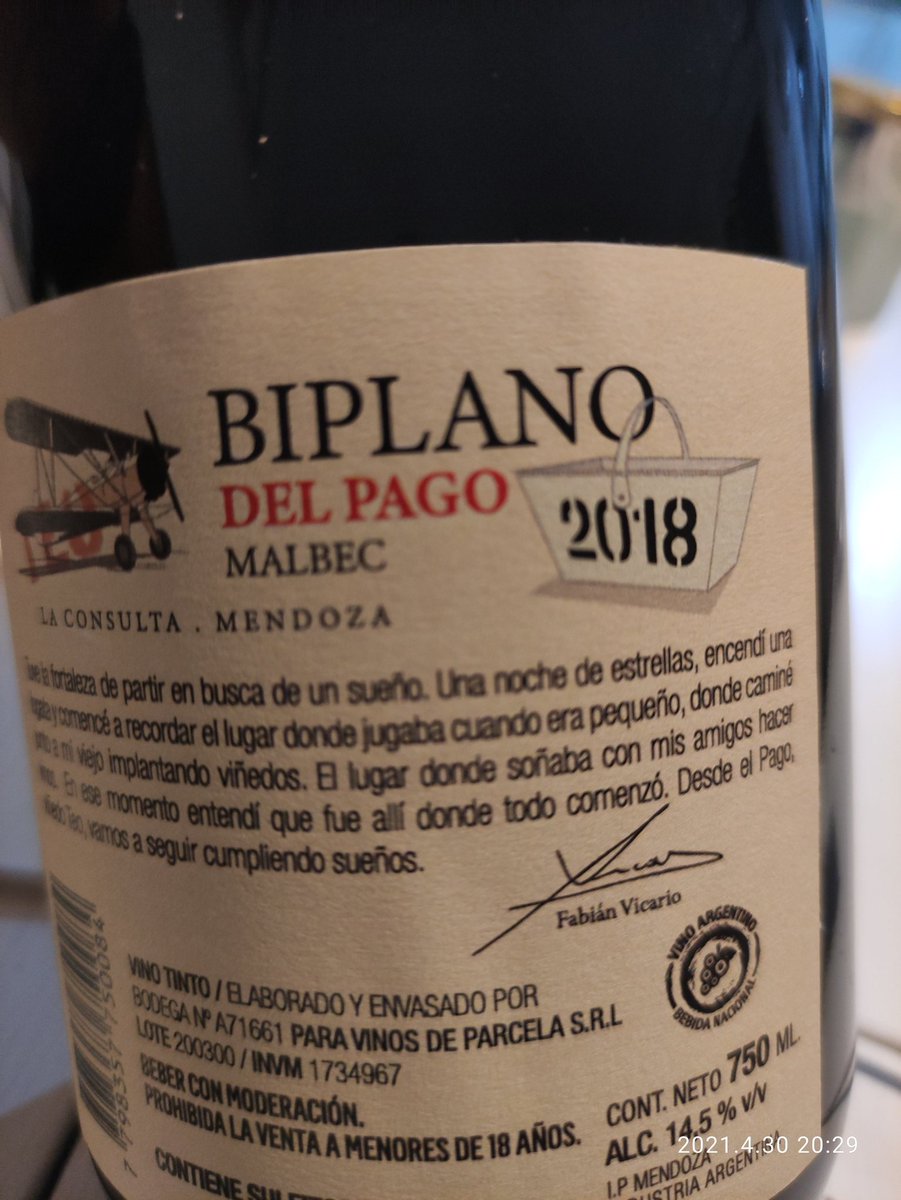 paladar_noir's tweet photo. Noche de vivo con Fabián Vicario de @BiplanoWine 
Que buen Malbec de La Consulta! https://t.co/iCUgKaCwX2