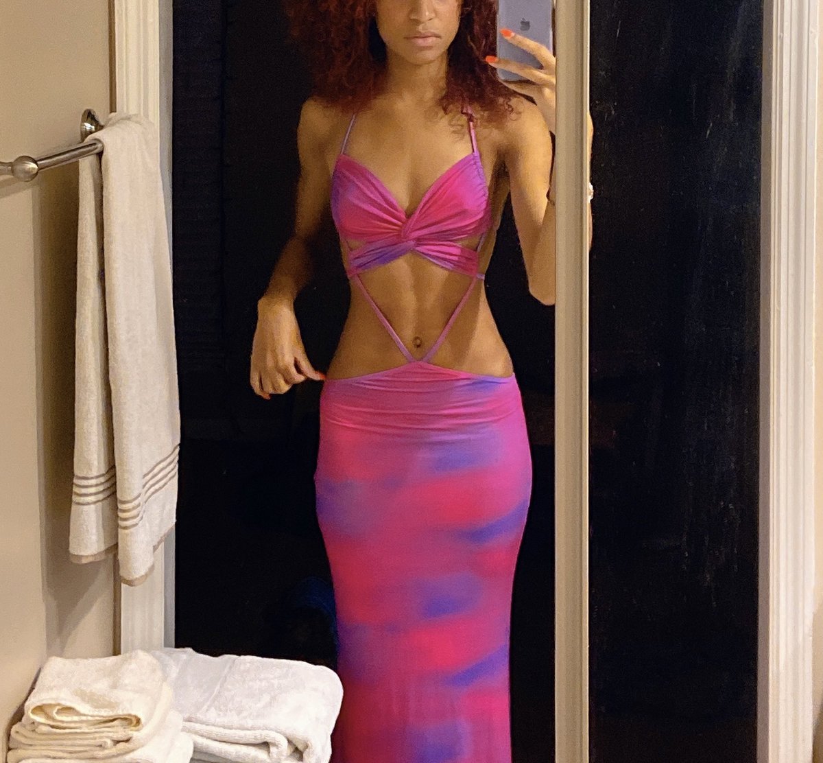 piscesphohoe's tweet photo. my prom dress everyone https://t.co/ISliDDUfcN