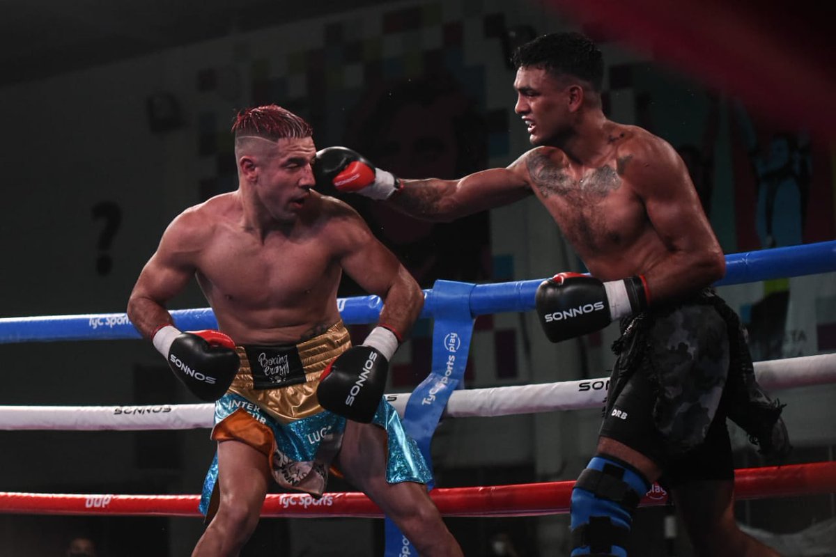 ¡Bastida dominó a Villalobos y retuvo su corona!

<a href="/Lucasbastida1/">Lucas Bastida</a> doblegó a José Villalobos en fallo unánime y retuvo su título sudamericano mediano, tras enviarlo al suelo 3 veces y que al perdedor se le descontara un punto. 

96½-91½, 94-92, 96-91

📺 <a href="/TyCSports/">TyC Sports</a> <a href="/TyCSportsPlay/">TyC Sports Play</a>