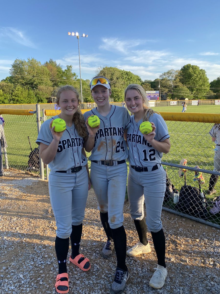 SWSoftball's tweet photo. SPARTANS pick up 2️⃣ District WINS tonight @ BG‼️

VARSITY wins 7-0....Reynolds @Emilysuz10 gets the shutout &amp; solo HR, plus Metcalfe @MetcalfeSelynna &amp; Enlow @carrieenlow06 hit back to back HRs!! 💣💣💣

JV wins 11-0....Willingham with the shutout! @kwillingham02 
@SWSpartanAthl https://t.co/sstg3iY260