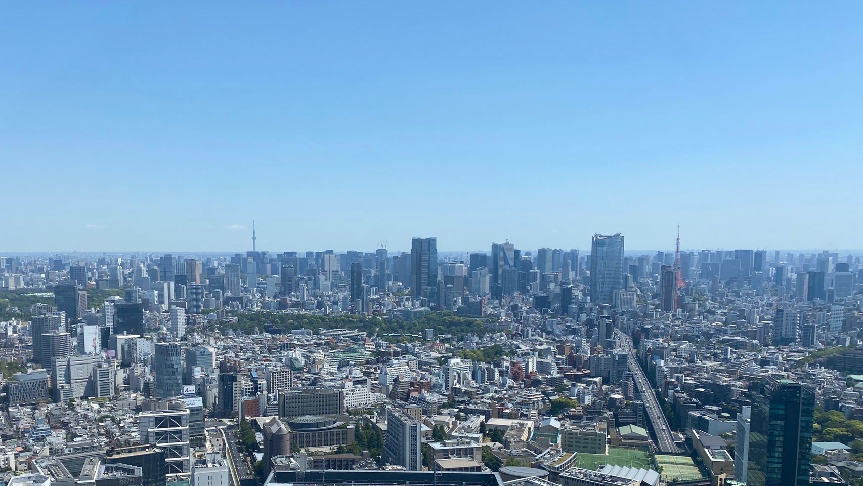 Shibuya Sky 渋谷スカイ 公式 En Twitter Panoramic View 渋谷スカイの屋上から見える360 の景色 各方角の景色をご紹介 今日は 東方面 東京駅 皇居 東京ミッドタウン 六本木ヒルズ方面です 東京スカイツリーと東京タワーを一緒に見られるのは