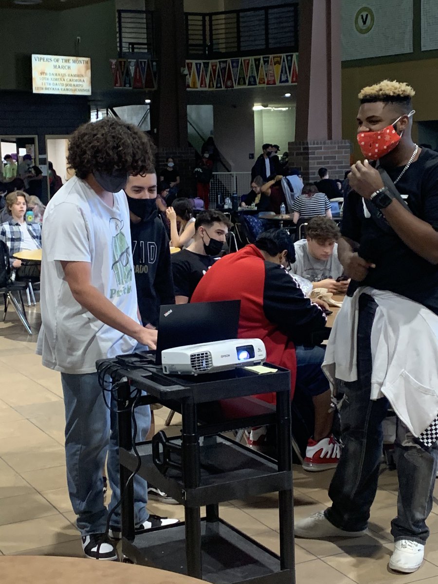 Verrado_AVID's tweet image. Great job AVID 11 and @coachmartnz on the fantastic lunch activities to support National College Decision Day tomorrow!