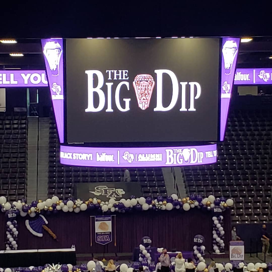 CJHarris9901's tweet photo. Today was an amazing day! The SFA #bigdip class ring ceremony was an awesome experience! #AxeEm #sfalumberjacks https://t.co/IRmgXGMBsD