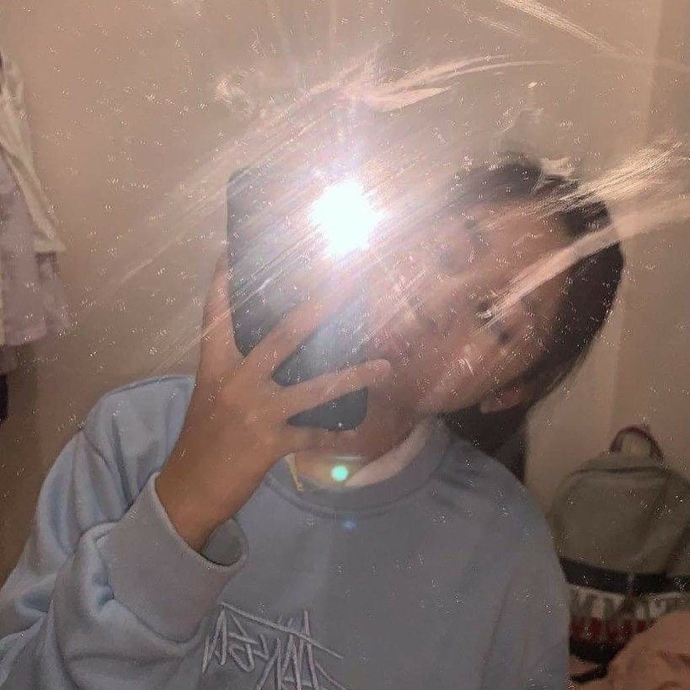 CutestCha's tweet photo. chanelle's mirror selfies supremacy 🧎🏻‍♀️ https://t.co/BYz99WpUr6