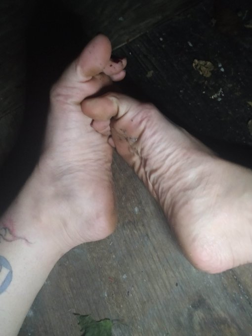 #Findomming #footboys who want to clean my #dirtyfeet makes me excited to wake up in the morning. ❤️❤️❤️😈<a href="/tag/findomming"class="tags">#Findomming</a><a href="/tag/footboys"class="tags">#footboys</a><a href="/tag/dirtyfeet"class="tags">#dirtyfeet</a>
