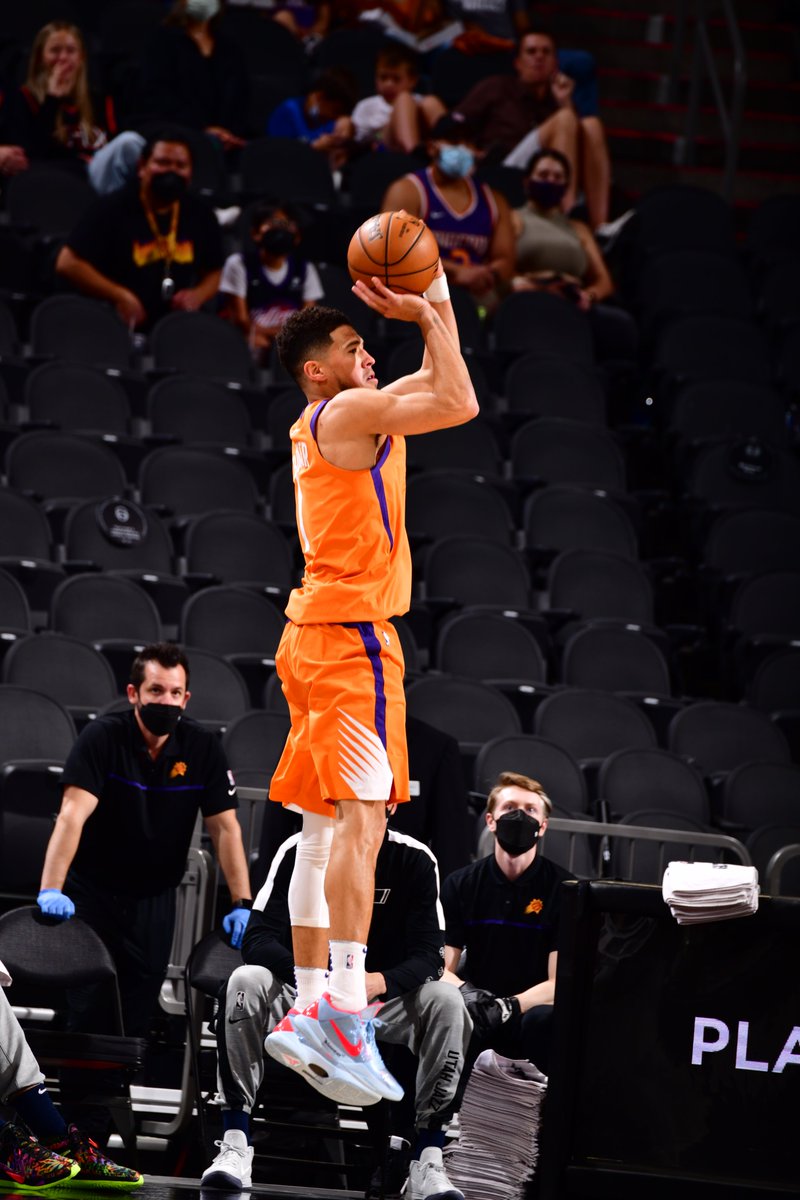 Suns's tweet image. Back to back 30+ point games.