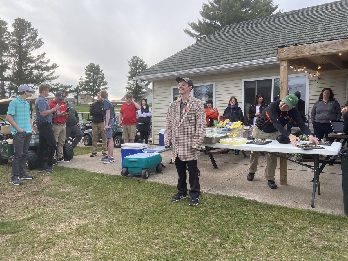 wwigolf's tweet photo. Lots of local talent! 7 middle border conference players finish in the top 10!
1- Jacob Hall - OSC (70)
3- Nick Mueller - SCC (74)
5- Isaac Welle - B-W (77)
6- Ethan Orrichio - ELLS (78)
7- Owen Rozenboom - SCC (78)
8- Hunter Westberg - ELLS (80)
10- Ethan Hall - OSC (80) https://t.co/zq9z2w1GJ8