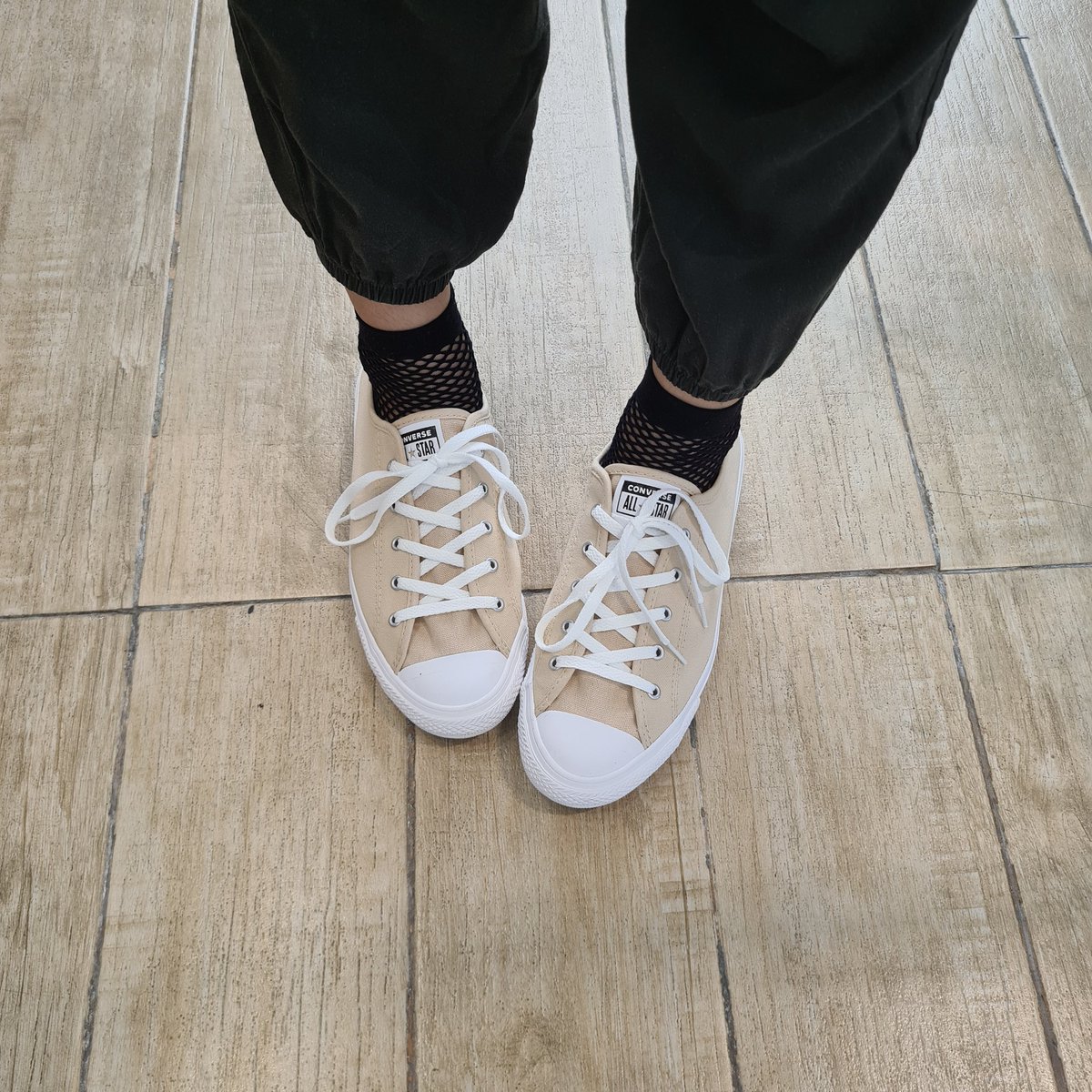 Anime girl feets?lol 🤭🤭😂 #Converse is ❤💛