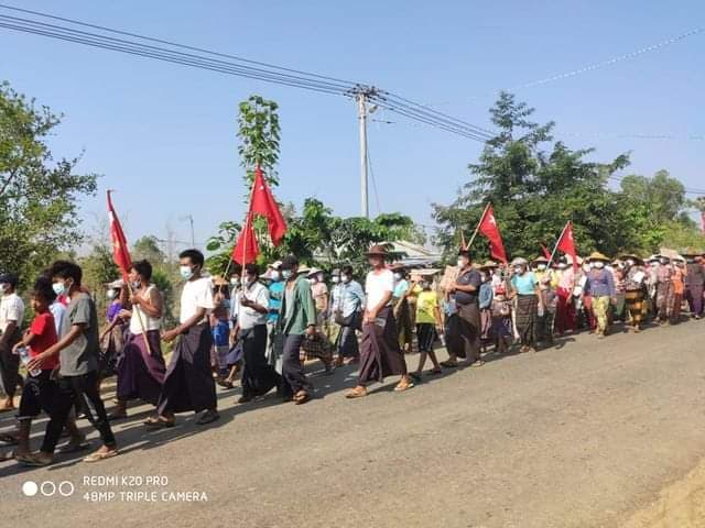 Htet_AungLin_ED's tweet photo. Today hundreds of residents from villages of Myaing tsp marched and protested against military coup. #WhatsHappeningInMyanmar #May1Coup https://t.co/cGgY4M4CYW