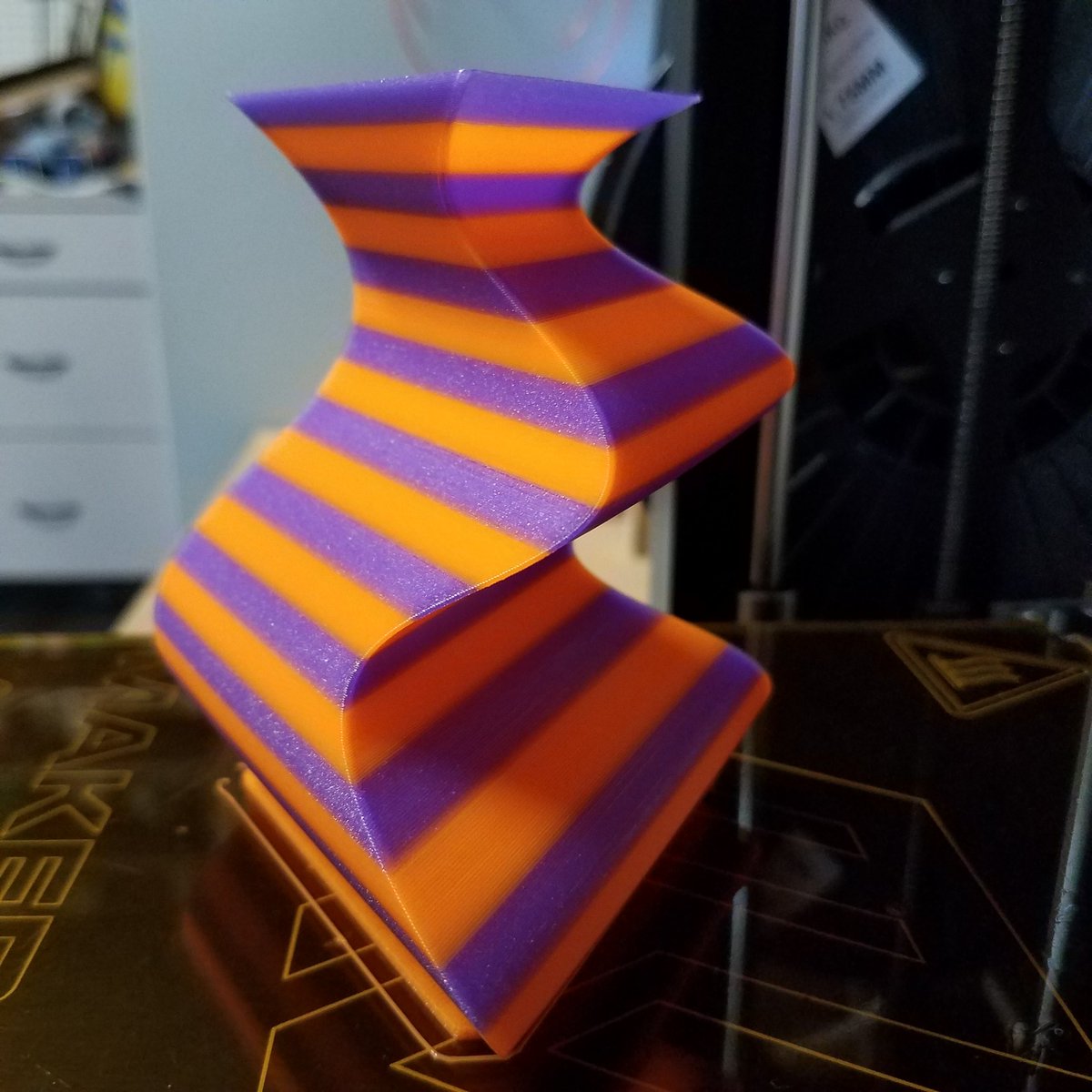  Sweet! @MosaicMfg  @PalettePrinted with  @PrintedSolid Mix Tape #3 (a.k.a. in my family as Orange Soda) &  @AtomicFilament Indigo Golden Sparkle. Model coming soon to  @Cults3D.