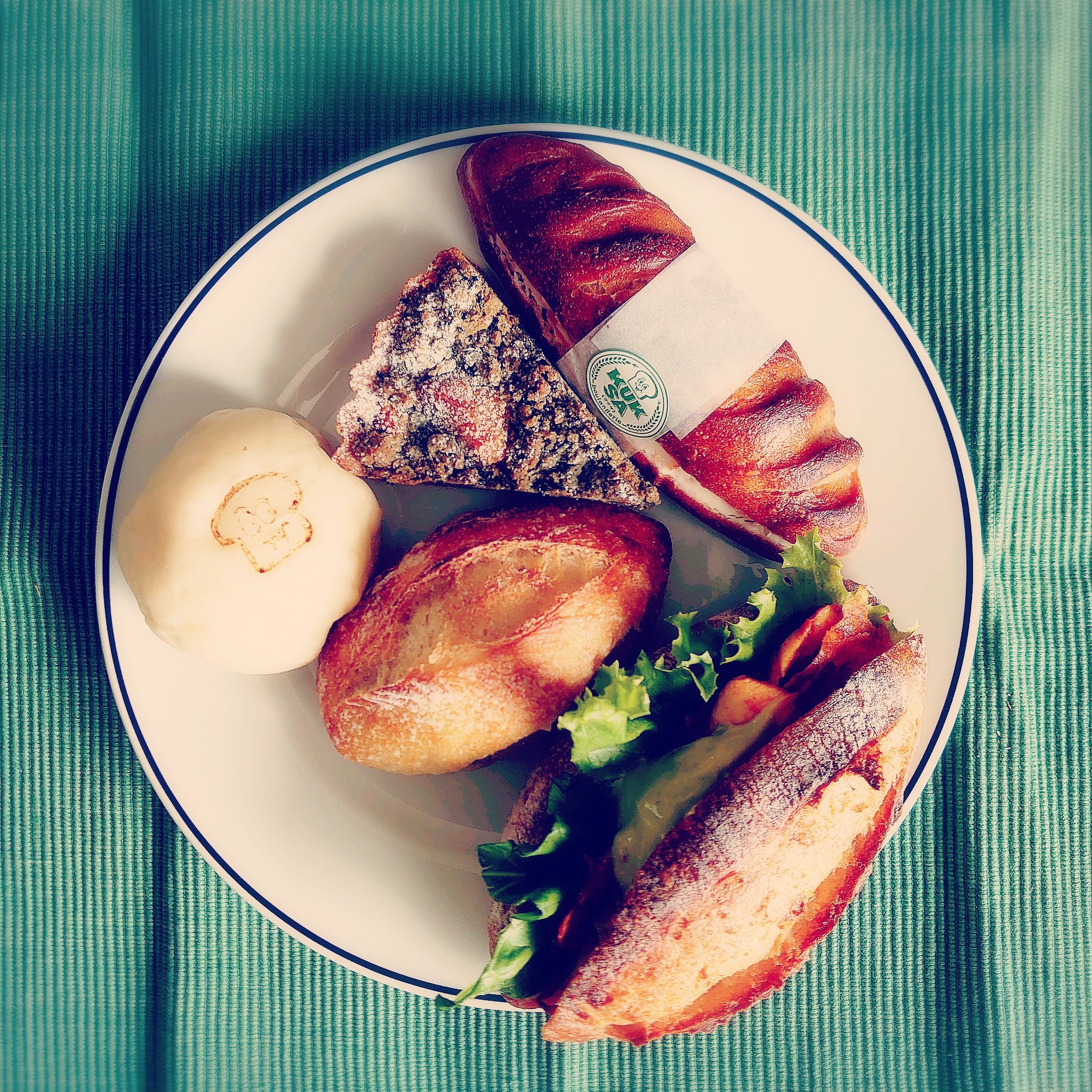 三重県庁う まちゃん部 津市で人気のパン屋さん Kuksa に行きました 味も見た目も美味しいパンがたくさん並んでいました うましっ 三重県 三重県津市 久居 久居のパン屋さん Kuksa ククサ パン屋さん T Co Kgawuoscwo Twitter