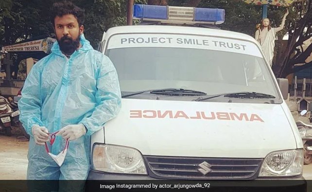 While a section of Bollywood movie stars are busy holidaying at exotic locations, sharing fancy photoshoots and reels in Instagram, Kannada actor Arjun Gowda becomes an ambulance driver helping people, offering with assistance for final rites of #Covid patients.