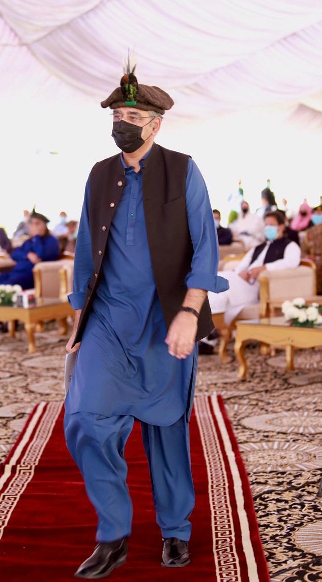 imran_sidra's tweet photo. #GBDevelopmentPackage - 370 Billion to develop Gilgit Baltistan
The existing federal funding for GB has been more than >>doubled<< from Rs. 25 billion to an average of Rs. 55 billion per annum over next 5 years.
PM @ImranKhanPTI's agenda... sir @Asad_Umar's mission ! https://t.co/VWBj9KlQ6p