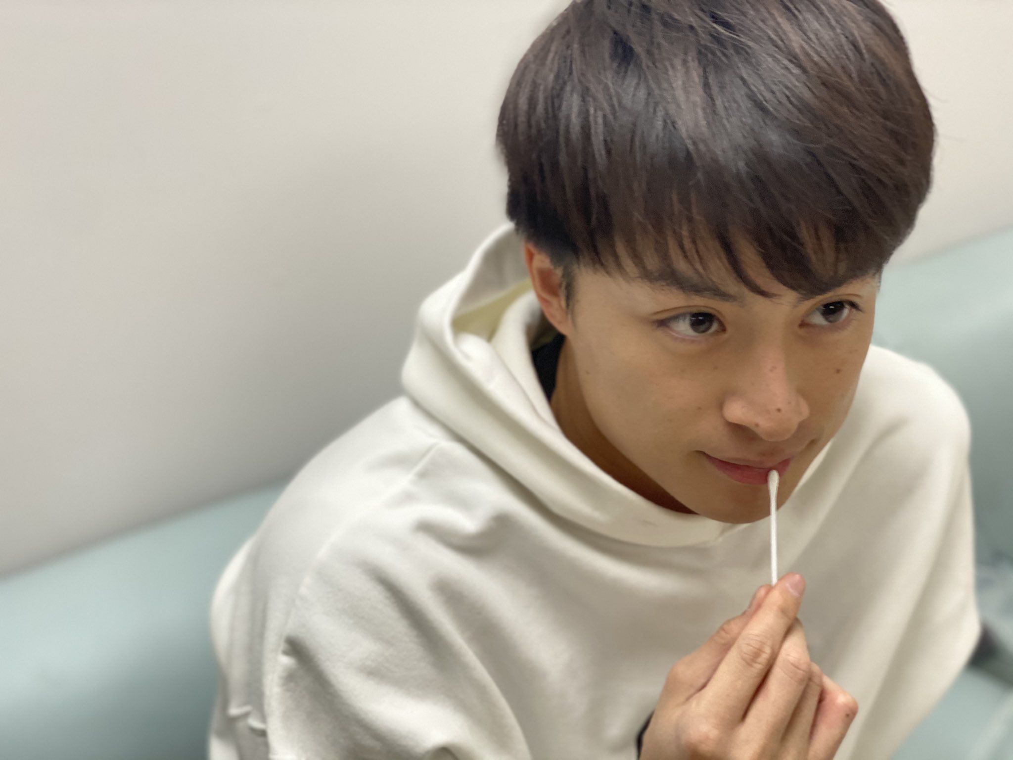 公式 泣くな研修医 最終回は今夜11時 泣くな研修医 第2話は 今日よる11時 今夜は白衣だけじゃなくて 私服の隆治さんが見られるかも お楽しみに 白濱亜嵐 テレビ朝日 リップぬりぬり めざせぷるぷるくちびる おしゃれは唇から