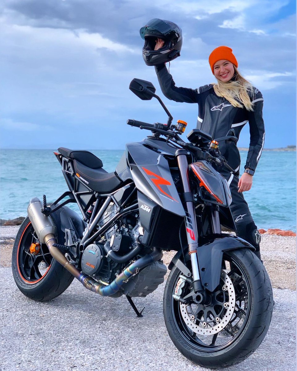 CardoSystems's tweet photo. Shout out to all female riders!
Enjoy International Female Ride Day. “JUST RIDE!”
📸 @dominika_rides
🎧 #PACKTALKBlack
🔵
🔵
🔵
#CardoSystems #AskForCardo #CardoFam #IFRD #dominikarides #KTM https://t.co/BZxUHjJay3