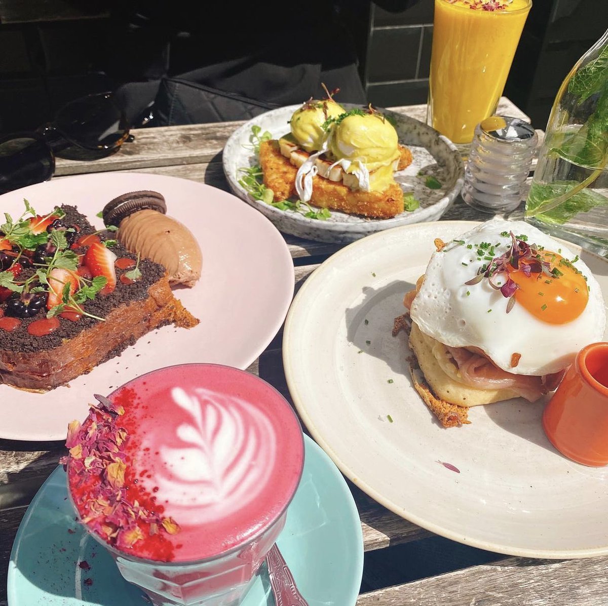 halfcup_'s tweet photo. Hello long weekend 😍💕 let’s brunch 📸 @shawty1u1u_  #eeeeeats #brunch #london #eggporn #frenchtoast #weekendvibes https://t.co/rhK8RYvHRP