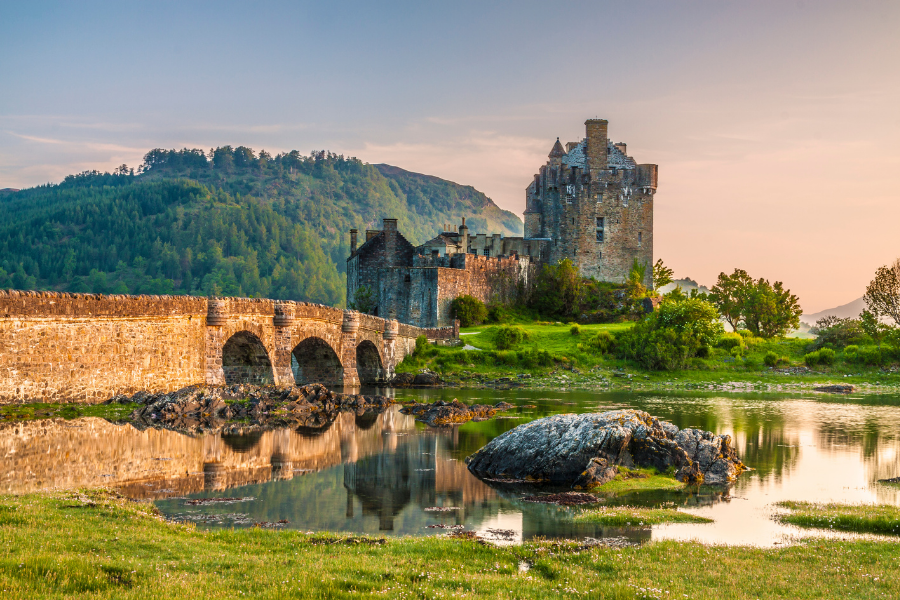 railbookers's tweet photo. Looking for a short break for a change of scene or a longer stay to get away from it all? There are so many places to explore in the UK. Catch up our latest presentation on UK and Ireland trips for some of our top suggestions for you!
https://t.co/M156PFgj9r https://t.co/EE3UkGB1md