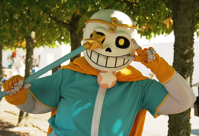dreamieh on X: Next up, the times I cosplayed Dream!Sans together with  @DyingStarArch as Nightmare!Sans. The summer we wore it I was melting. It  was SO warm outside. Photographer is @Troft15 #cosplay #